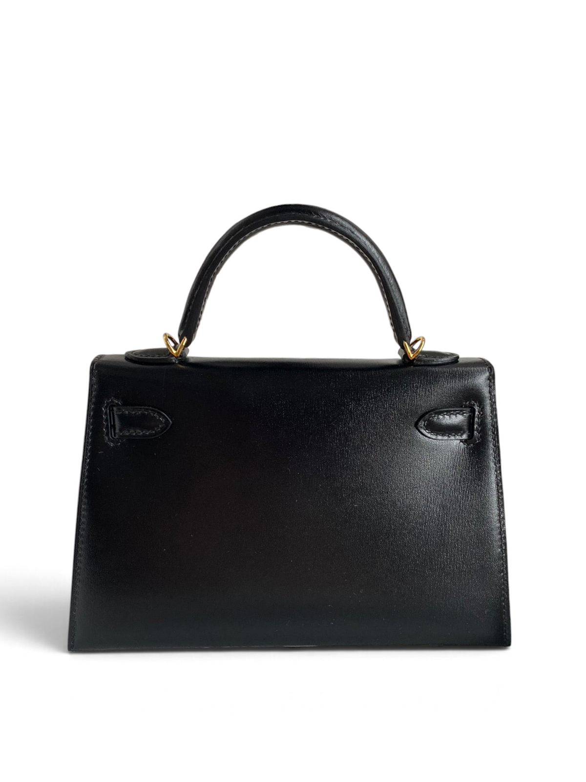 SWORD LUXURY marka, kutusunda sunulan siyah box deri Hermès Mini Kelly 19cm çanta, altın rengi detaylı.