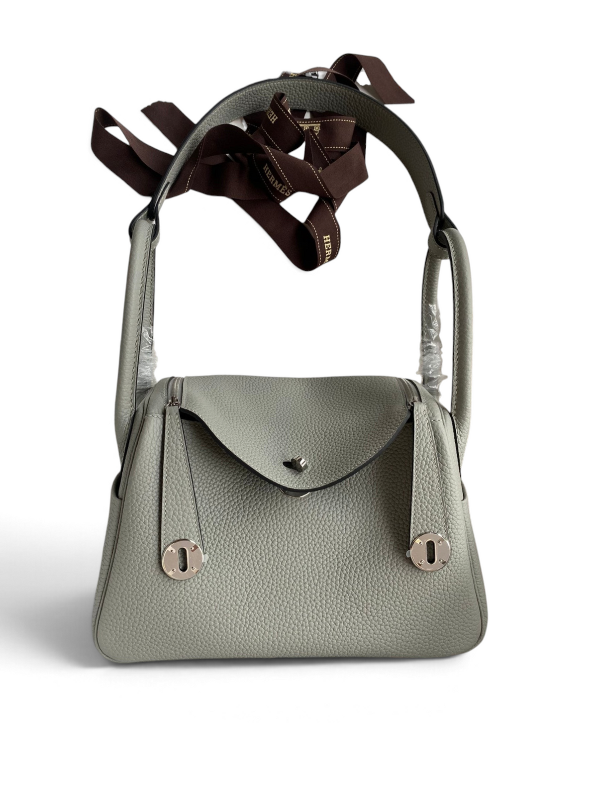 SWORD LUXURY gri deri Hermès Lindy 26 çanta, kutu içerisinde, gümüş donanımlı ve ikonik kilit detaylı