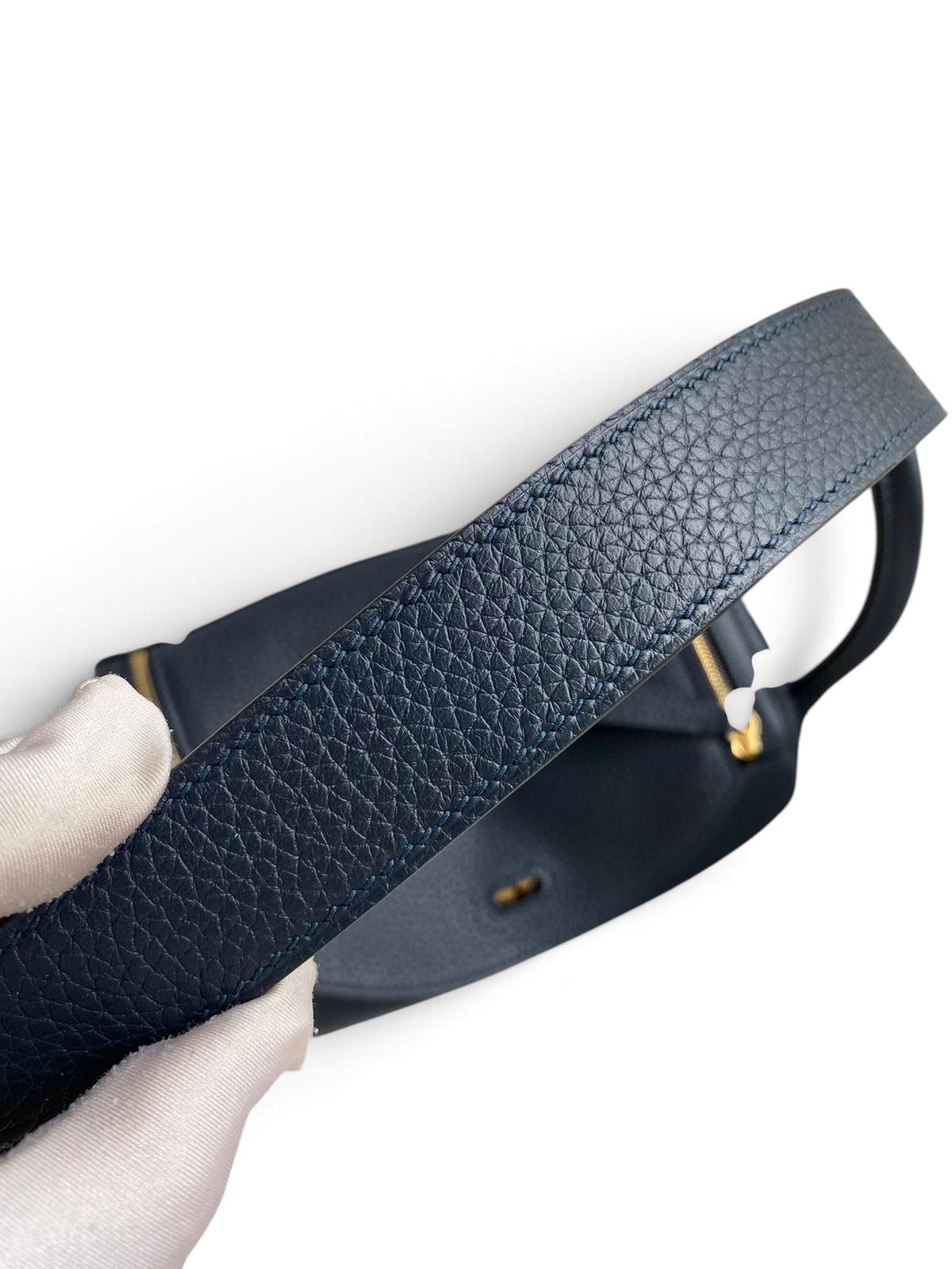 SWORD LUXURY marka lacivert Clemence deri Hermès Lindy 26 çanta askısı detayı