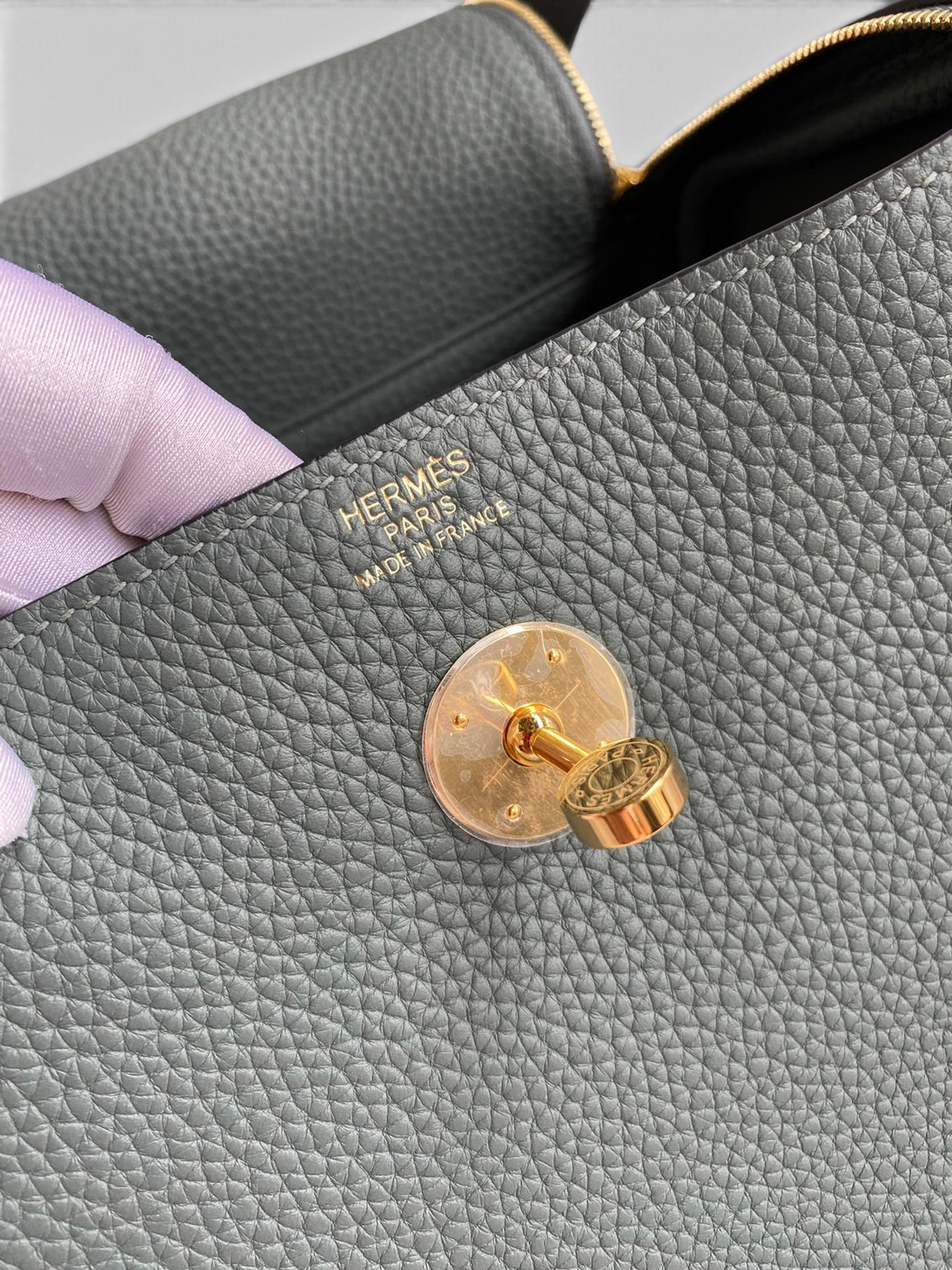 SWORD LUXURY Hermès Lindy 26 gri Clemence deri çanta detaylı altın rengi kilit ve logo baskısı