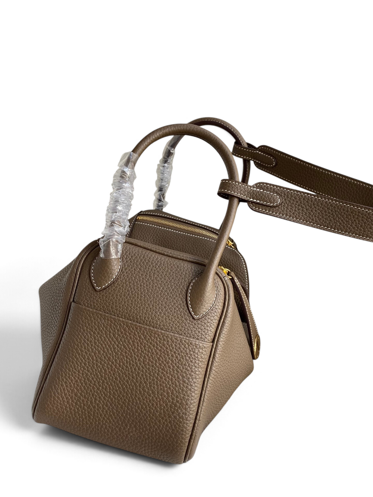 SWORD LUXURY Lindy 26 çanta, kahverengi Clemence deri, çift saplı ve omuz askılı, ikonik kıvrımlı tasarım.