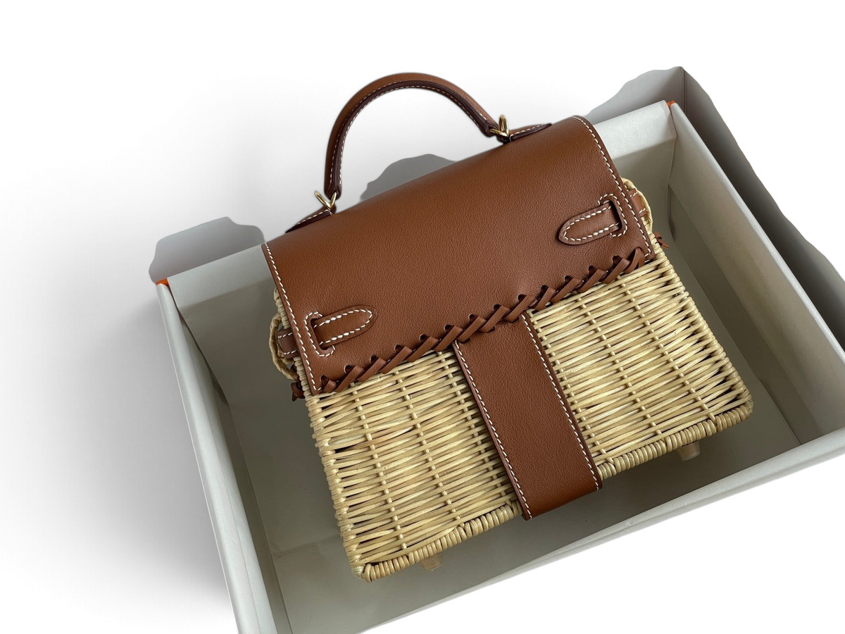 Kelly Picnic Bag 20 cm — Gold Brown / Gold Hardware image 2