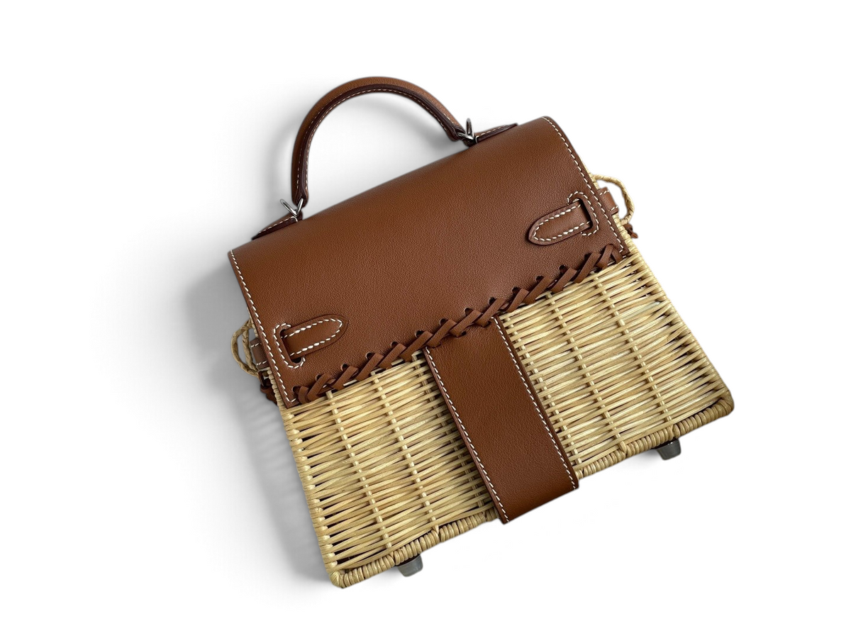 Kelly Picnic Bag 20 cm — Gold Brown / Silver Hardware image 2