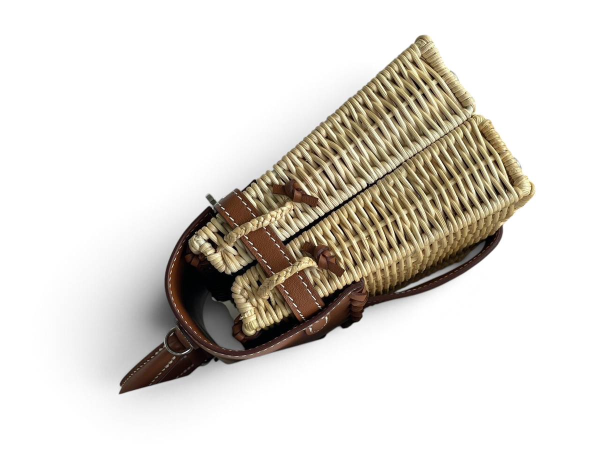 Kelly Picnic Bag 20 cm — Gold Brown / Silver Hardware image 3