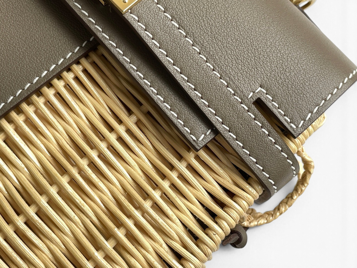 Kelly Picnic Bag 20 cm — Elephant Gray / Gold Hardware image 5