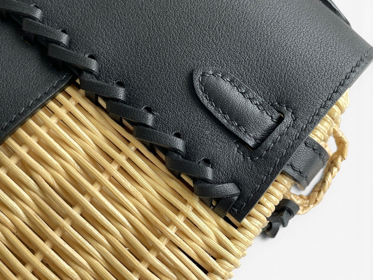 Kelly Picnic Bag 20 cm — Black / Gold Hardware image 6