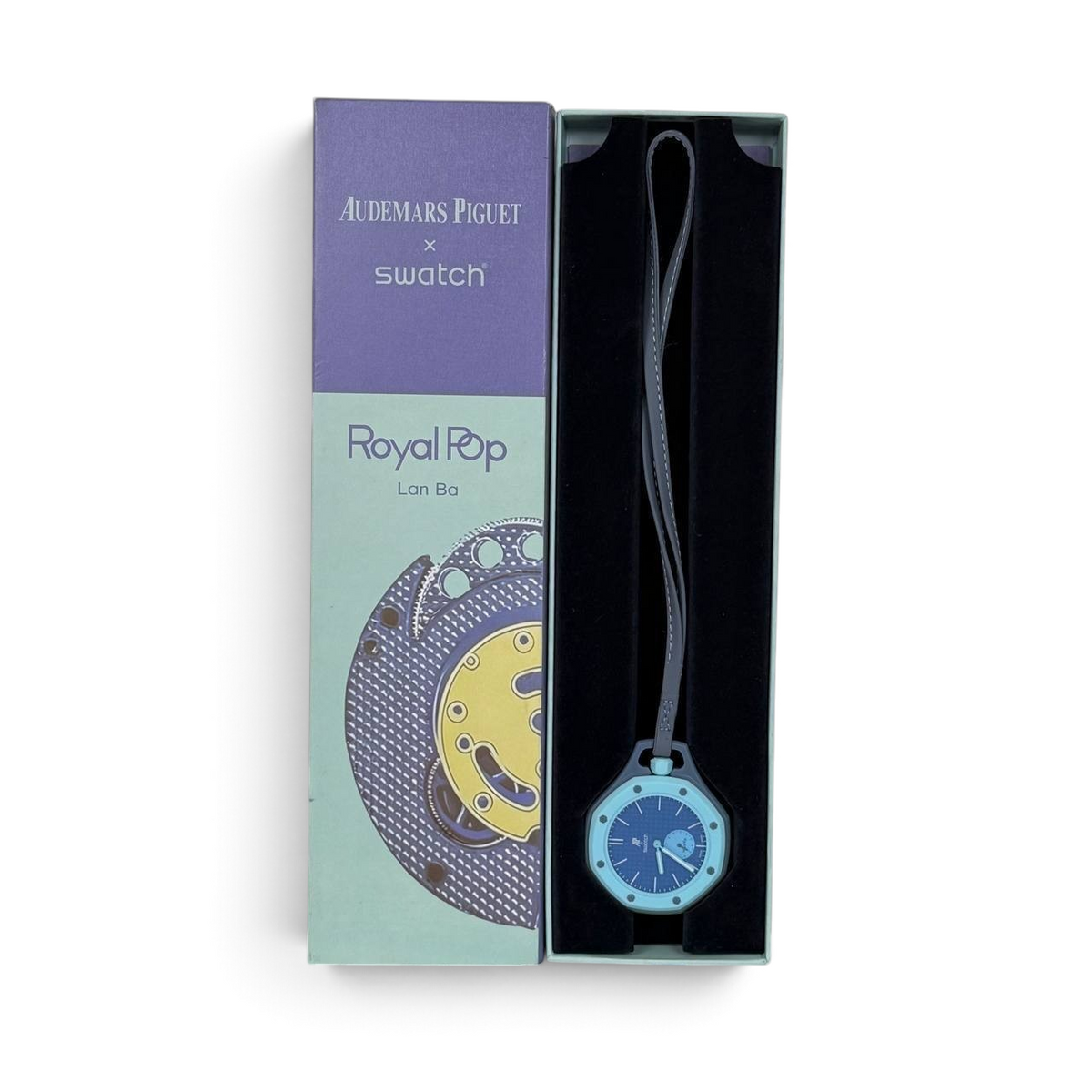 SWORD LUXURY Royal Pop saat, kutusu içerisinde sergilenen mavi tonlu şık tasarım kol saati.