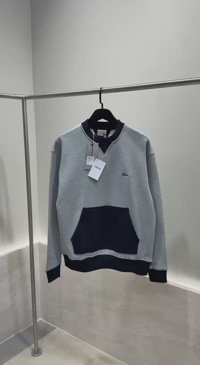 Signature Relaxed Fit Sweatshirt