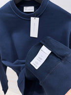 SWORD LUXURY lacivert pamuklu bisiklet yaka sweatshirt, iç etiket ve marka detayları ile yakından görünüm