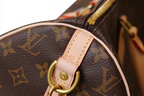 SWORD LUXURY Louis Vuitton monogram kanvas seyahat çantası, altın rengi metal detaylar ve açık renkli deri saplar
