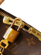 SWORD LUXURY Louis Vuitton monogram kanvas seyahat çantası, altın rengi kilit ve fermuar detaylı lüks tasarım