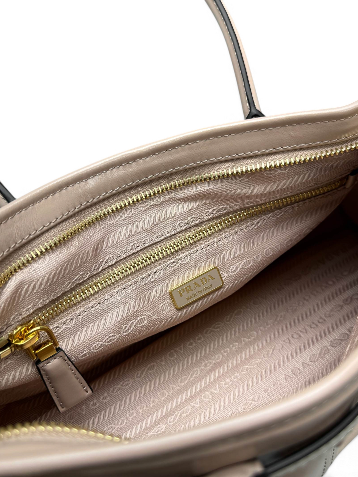 Bonnie Medium pink bag interior